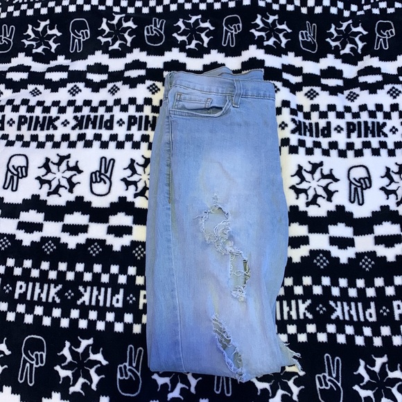 FASHIONNOVA RIPPED JEANS - Picture 3 of 4